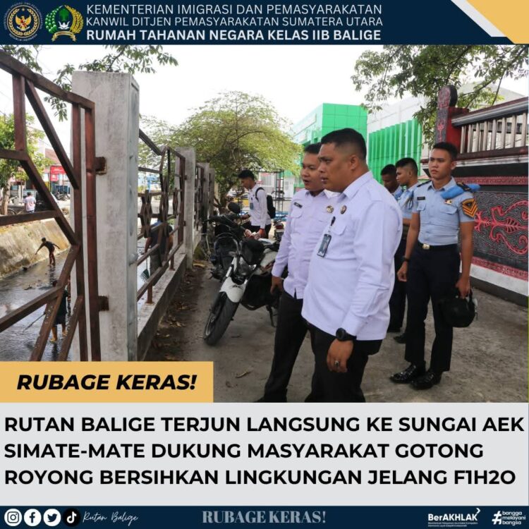 Kepala Kesatuan Pengamanan Rutan,Noel Tobing Bersama Kasubsi Pelayanan Tahanan Lindi Nainggolan Beserta Petugas Poltektip Menyaksikan Langsung Warga Binaan Membersihkan Kawasan Aek Simate-Mate.(Doc/Foto: Rutan Kelas IIB Balige)