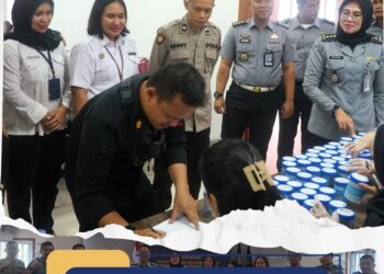 KPLP Lapas I Medan, Menggandeng BNN, Polsek Helvetia Menyaksikan Penandatangan Pejabat Lapas Melaksanakan Tes Urine.(Doc/Foto:Lapas Medan)