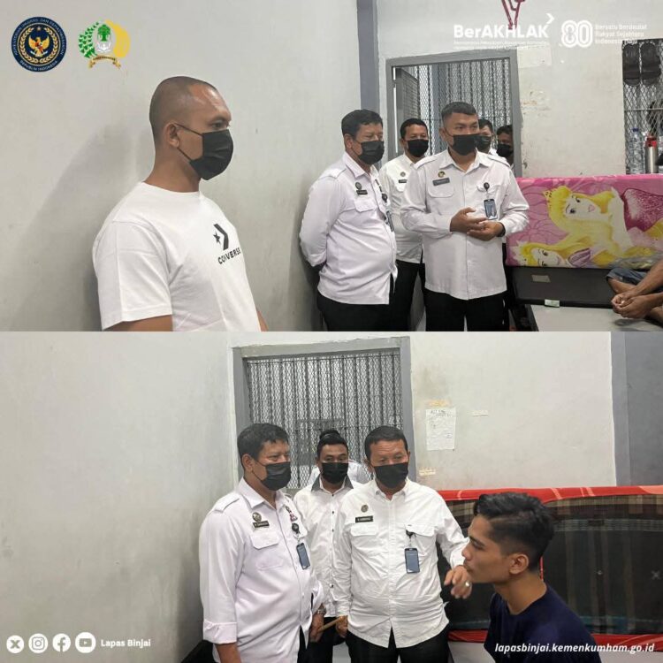 Kplp Lapas IIA Binjai Pariaman Saragi Bersama Pejabat Lainnya Lagi Berbicara Kepada Warga Binaan.(Doc/Foto : Humas lapas Binjai)