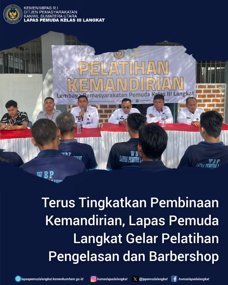 Kasubsi Pimbinaan, Yoslan Josua Doloksaribu Didampingi Pejabat Strukrural Lapas Kelas III Pemuda Langkat Berikan Sambutan Kepada Warga Binaaan.(Doc/Foto : Humaslapada)
