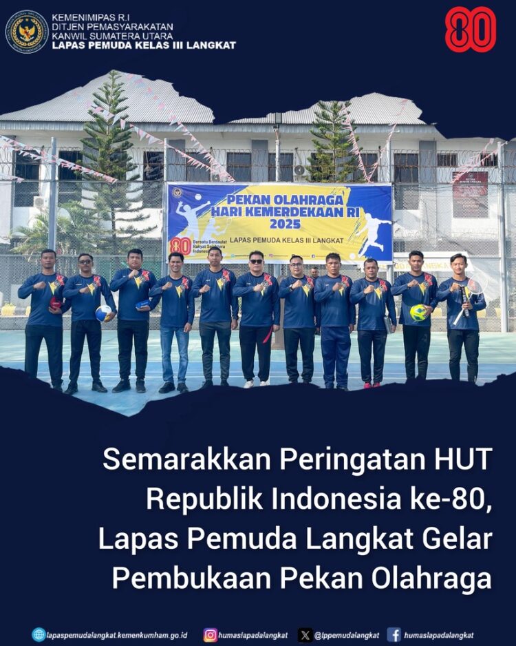 Kalapas Kelas III Pemuda Langkat, Kenal Purba Didamping Pejabat Struktural Melakukan Sesi Foto Bersama Dihalaman Lapas.(Doc/ Foto : Humas Lapada)