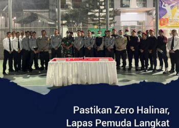Pejabat Struktural Lapas Kelas III Pemuda Langkat Bersama TNI - Polri, Melakukan Sesi Foto Bersama Dihalaman Lapas Berserta Hasil Razia Kamar Hunian.(Doc/Foto : HumasLapada)