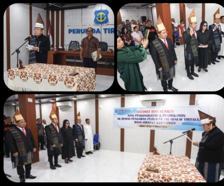 Walikota Pematangsiantar Wesly Silalahi, Membacakan dan Mengangkat Sumpah Janji Jabatan Kepada Dewas PDAM Tirta Uli, Fidelis, Dedy dan Ilal.(Doc/Foto : Pemko Pematangsiantar)