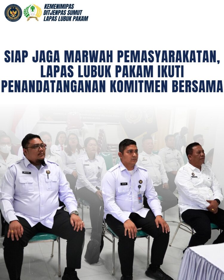 ​Plh. Kalapas Lubuk Pakam, Bastian Manik (tengah), bersama jajaran Pejabat Struktural Lapas Lubuk Pakam fokus mengikuti kegiatan daring Penandatanganan Komitmen Bersama Ditjenpas pada Senin, 20 Oktober 2025.(Doc/Foto : Humas Lalupa)