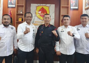 Jajaran pejabat struktural Lapas Narkotika Pematangsiantar (berbaju putih) bersama perwakilan Mako Brimob Kompi II Batalyon B Melakukan Foto Bersama.(Doc/Foto : Ist)