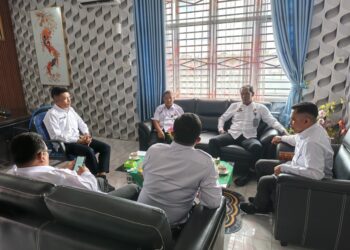 Mempererat Kekompakan. Kalapas bersama jajaran pejabat struktural melaksanakan Coffee Morning untuk evaluasi capaian kerja dan perencanaan strategis Lapas.(Doc/Foto : Ist)