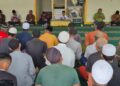 Ketua Majelis Ulama Indonesia (MUI) Kota Padangsidimpuan, Drs. H. Zulfan Efendi Hasibuan (tengah, berbaju hijau), menyampaikan ceramah tentang Taubat Sejati kepada warga binaan di Masjid Al-Ikhlas Lapas Kelas IIB Padangsidimpuan , 7/11/2025.(Doc/Foto : Humas Lapassid)