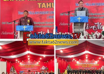 Pdt. Djoemin Hu, M.Th. (atas kanan) menyampaikan renungan Natal dengan tema "Allah Hadir Untuk Menyelamatkan Keluarga," didampingi oleh Kalapas Dede Mulyadi (atas kiri). Dua foto di bagian bawah menunjukkan kebersamaan dan persaudaraan harmonis antara Pegawai dan Warga Binaan Pemasyarakatan (WBP), mencerminkan komitmen Lapas dalam memberikan pembinaan humanis dan spiritual.(Doc/Foto : Humas Lapas Tebing Tinggi)