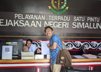 Foto: Perwakilan KMPP menyampaikan Laporan Tertulis Ke Kejaksaan Simalungun