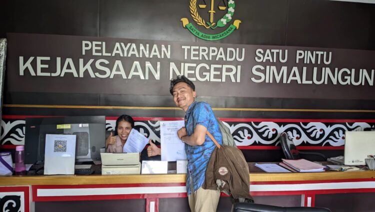 Foto: Perwakilan KMPP menyampaikan Laporan Tertulis Ke Kejaksaan Simalungun