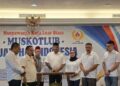 Foto : Perwakilan dari KONI Kota Batam dan Pengurus Muaythai saat bersiap memukul gong untuk menandai pembukaan resmi Musyawarah Kota Luar Biasa (Muskotlub) Muaythai Indonesia Kota Batam, bertempat di Ballroom King Hotel, Batam Centre, Rabu, 24/6/2026.
