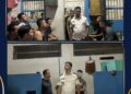 Ka. KPLP Rudi Sembiring memimpin langsung pemeriksaan mendadak dan memberikan arahan kepada warga binaan di dalam kamar hunian Lapas Kelas IIA Binjai, Rabu (03/06/2025) malam.(Doc/Foto : Humas Lapas Binjai)